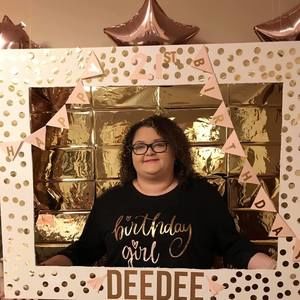 Meet your Posher, Dee dee